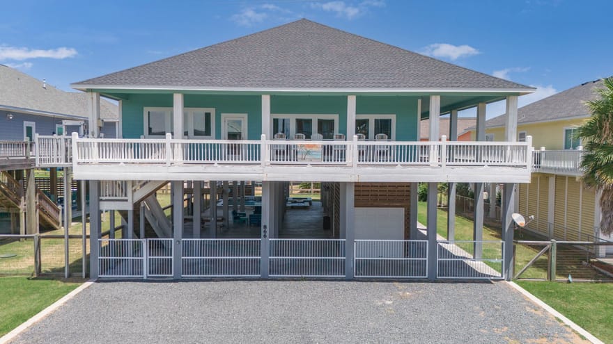 866 Kahla Drive, Crystal Beach, Texas