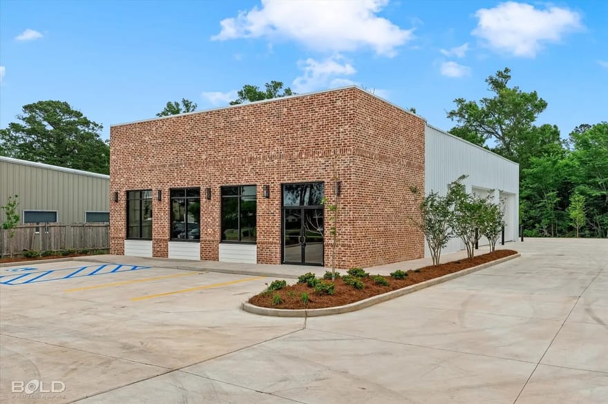 9305 Wallace Lake Road, Shreveport, Louisiana