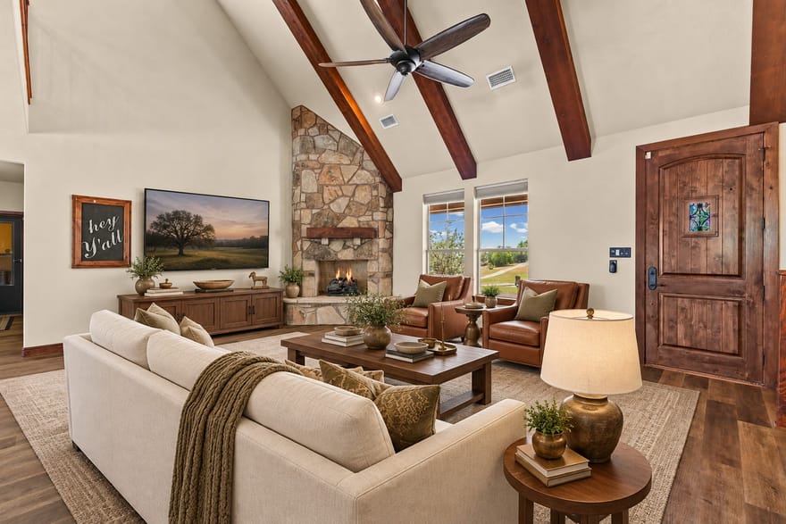 2407 Wills Way Drive, Granbury, Texas