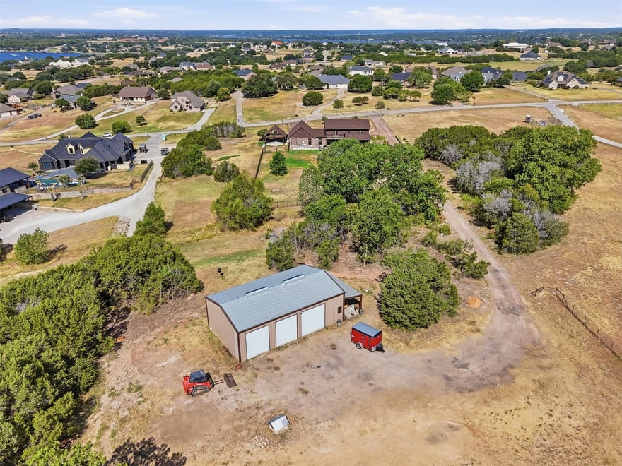 2407 Wills Way Drive, Granbury, Texas