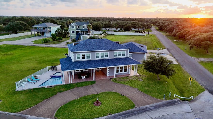 102 Smith Cove Road, Rockport, Texas