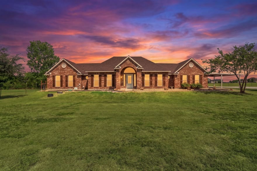 627 County Road 4445, Trenton, Texas