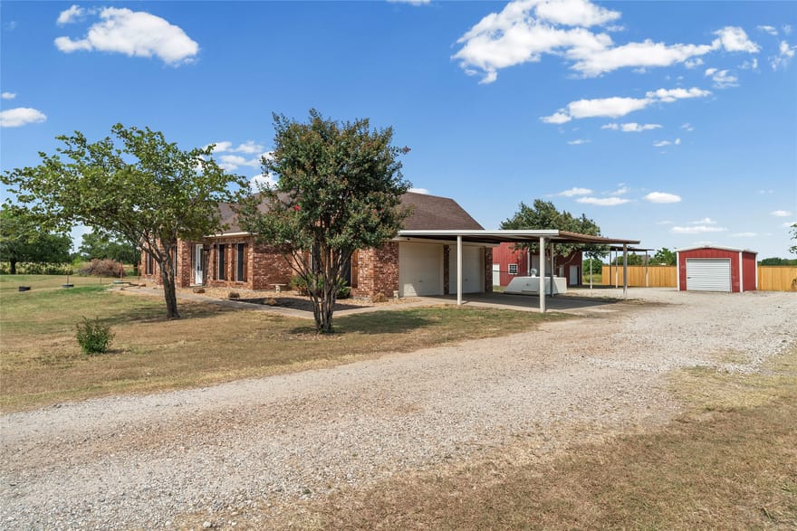 627 County Road 4445, Trenton, Texas