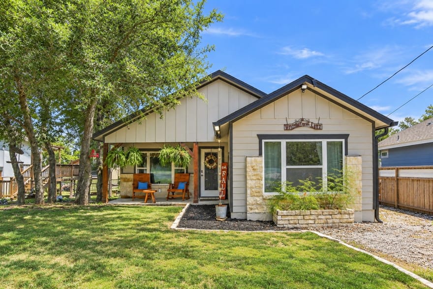 1463 Ramble Hills, Canyon Lake, Texas