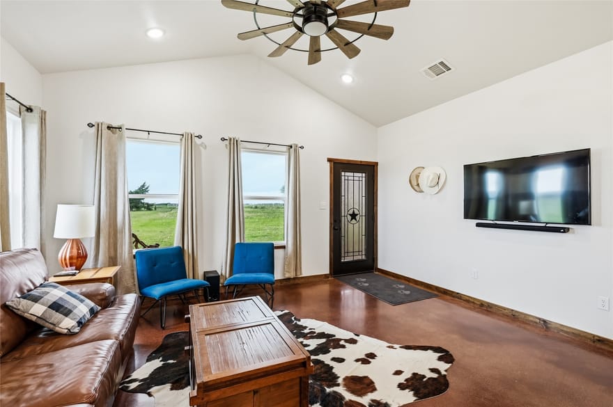 435 County Road 4875, Celeste, Texas