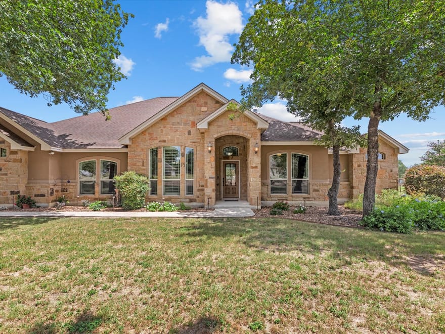 192 Copper Ridge Drive, La Vernia, Texas