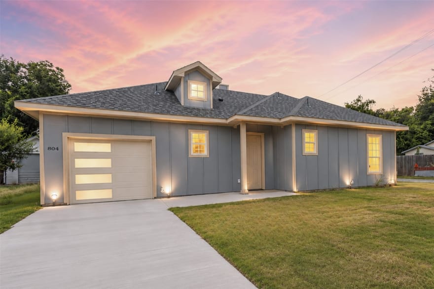 804 S 4th Street, Bonham, Texas