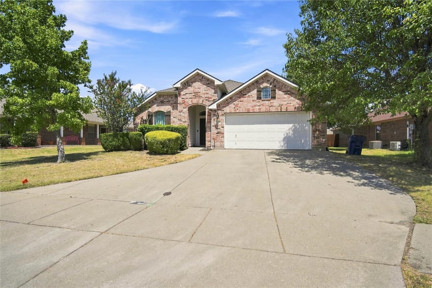 106 Fallen Rock Drive, Waxahachie, Texas