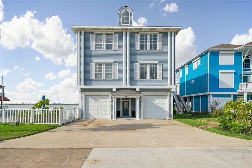 426 Sunset Circle, Tiki Island, Texas