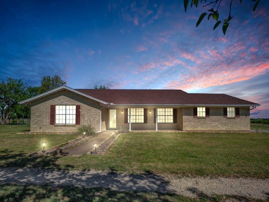 5108 Woodard Avenue, Cleburne, Texas