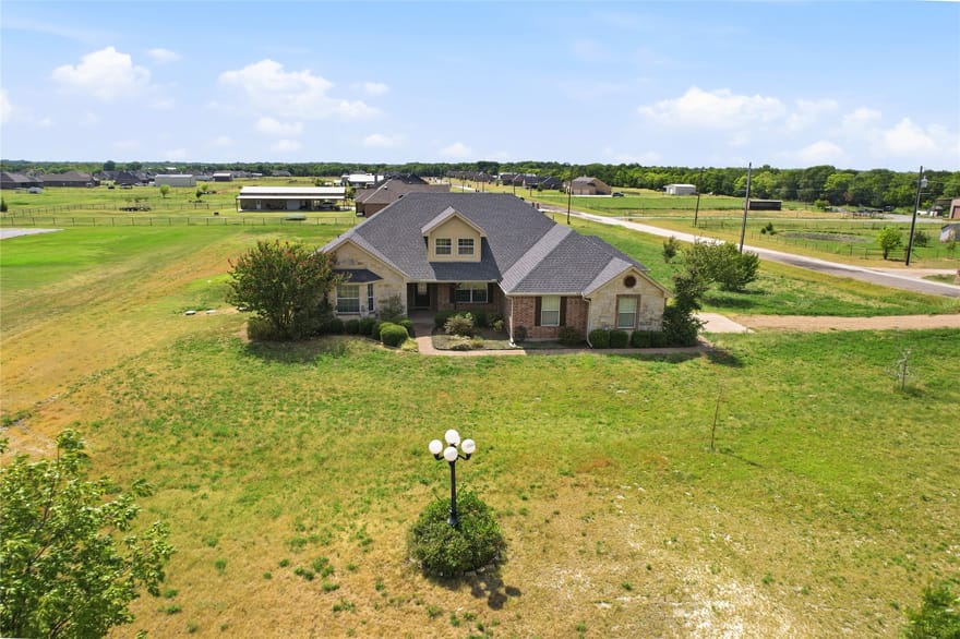 101 Cheyenne Trail, Trenton, Texas