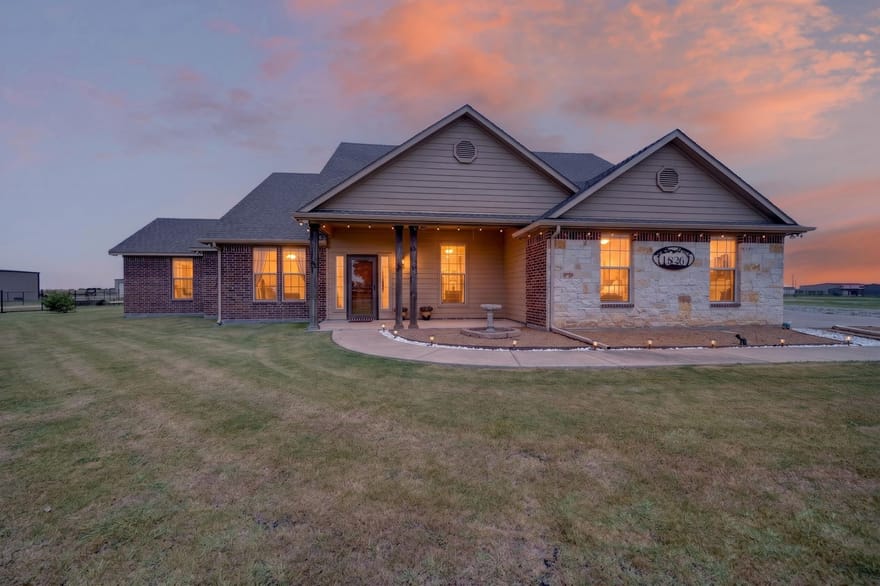 1836 County Road 5005, Blue Ridge, Texas