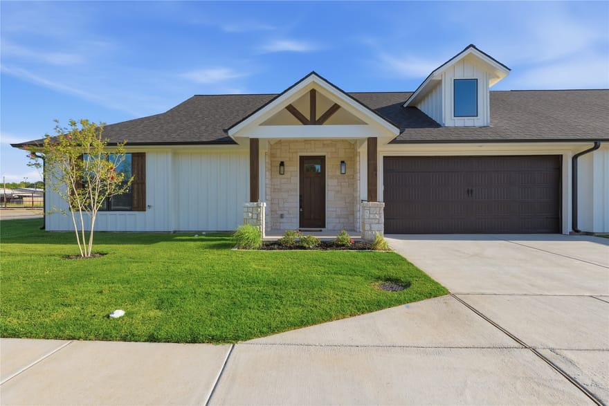 200 E Ewell Street, Granbury, Texas