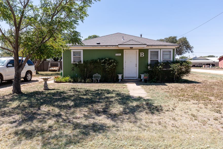 2301 E 1st Street, Petersburg, Texas