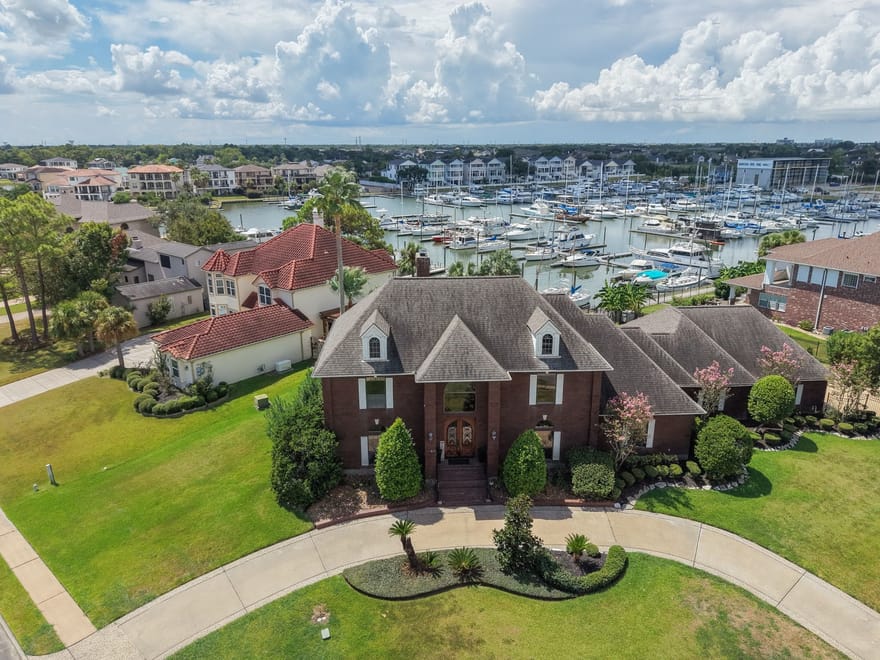 2207 Twin Oaks Boulevard, Kemah, Texas