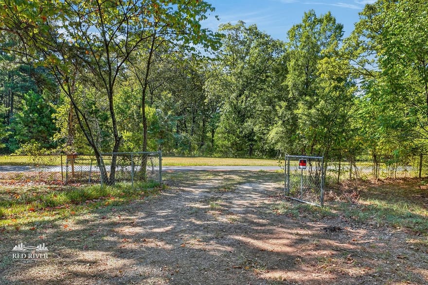 509 Red Strong Road, Frierson, Louisiana
