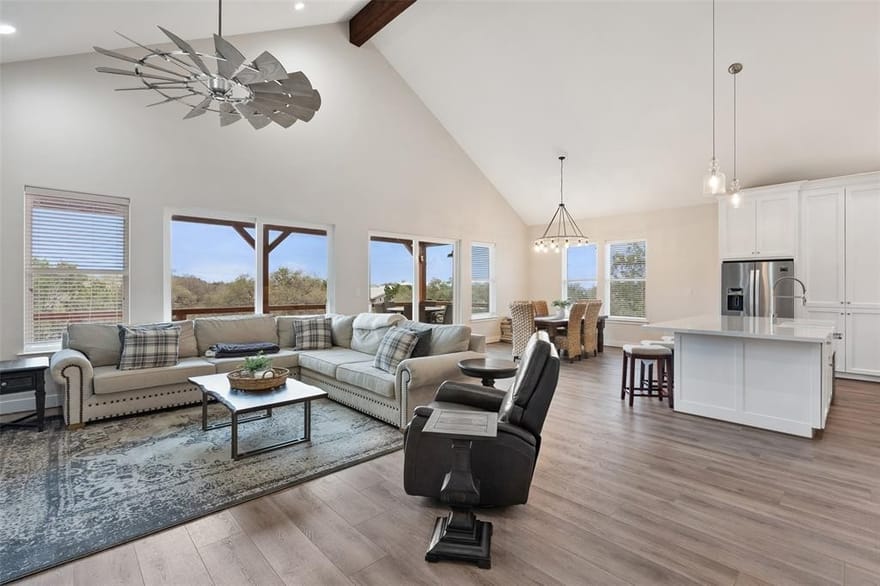 3160 Lakeview Drive, Canyon Lake, Texas