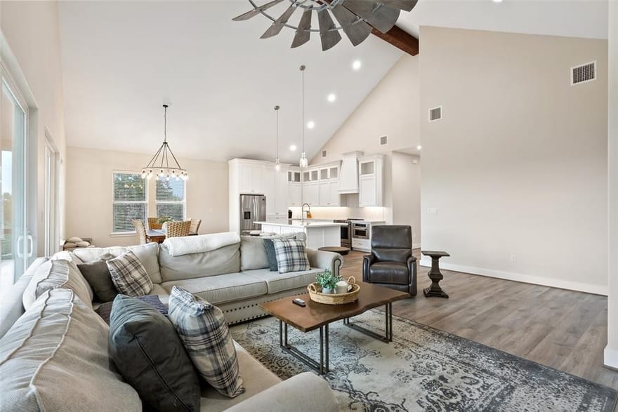 3160 Lakeview Drive, Canyon Lake, Texas