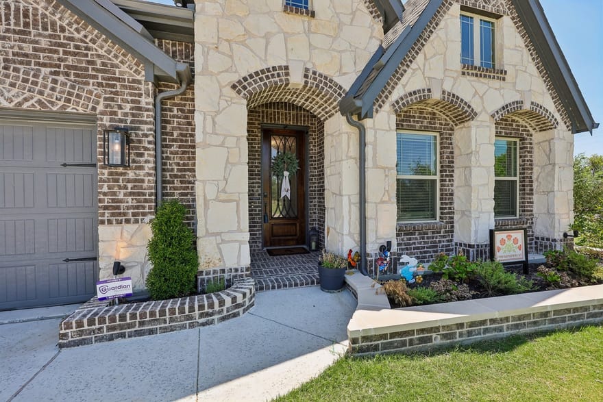 7700 Sunspray Street, Joshua, Texas