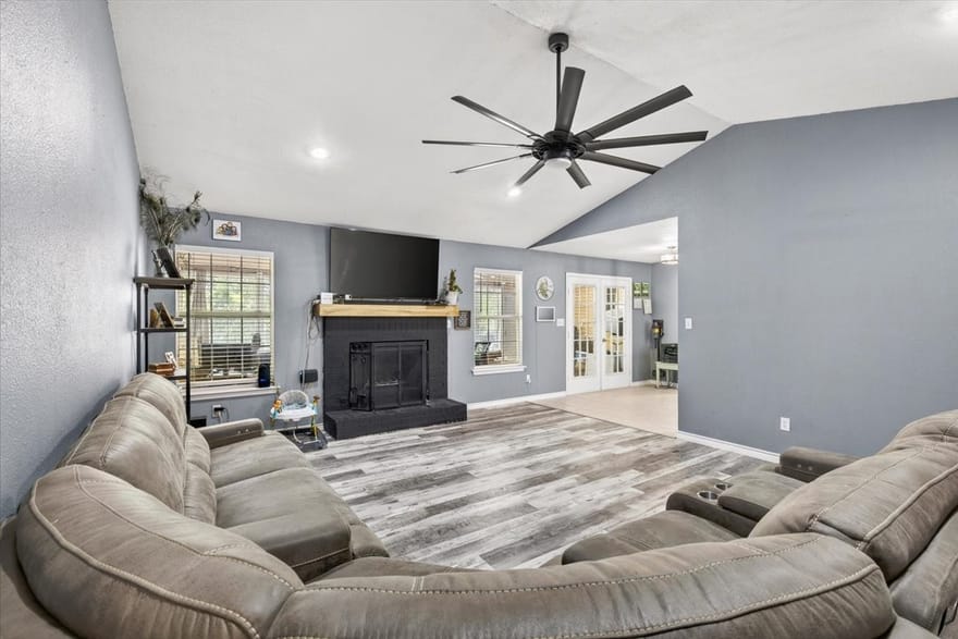 530 Vz County Road 2915, Eustace, Texas