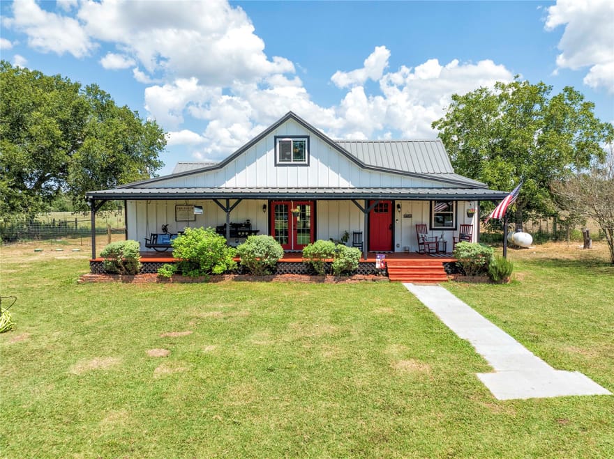 2666 Cr 247, Moulton, Texas