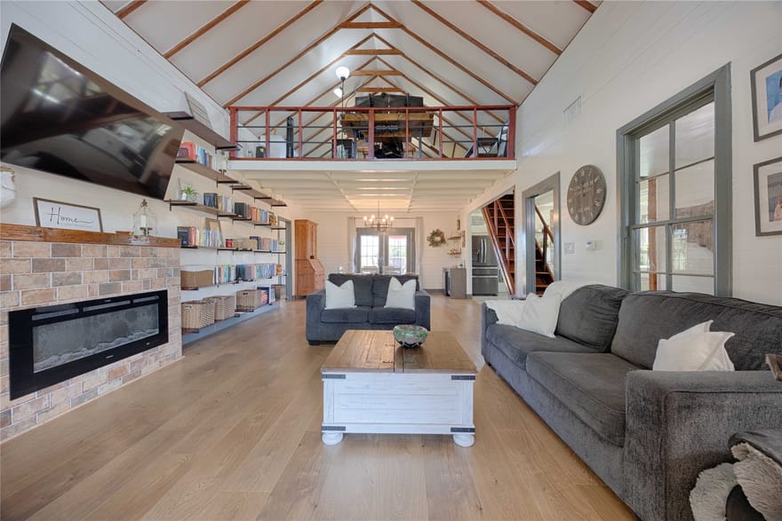 2666 Cr 247, Moulton, Texas