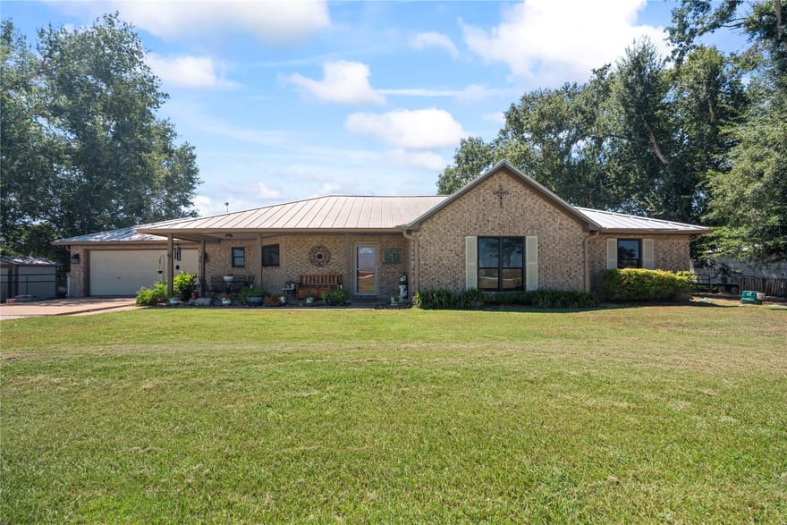 38973 Addie Gee Road, Hempstead, Texas