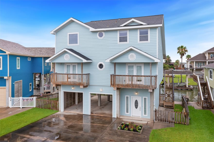 1110 Papeete Street, Tiki Island, Texas