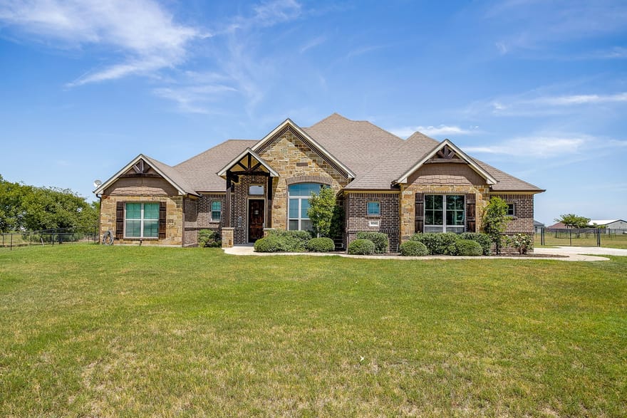 8341 County Road 201a, Grandview, Texas