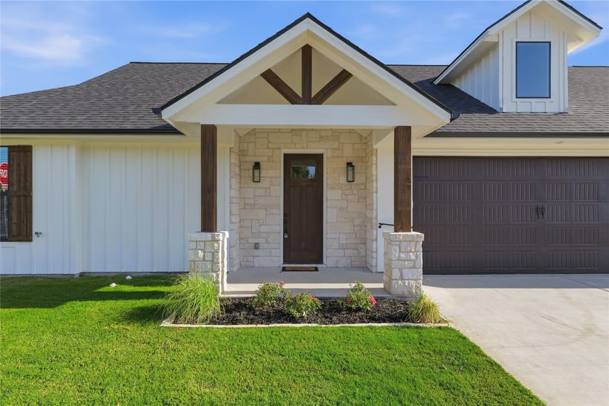 206 E Ewell Street, Granbury, Texas