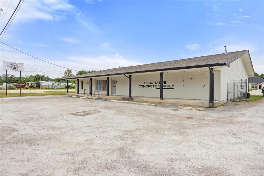 1409 Barnard Street, Glen Rose, Texas