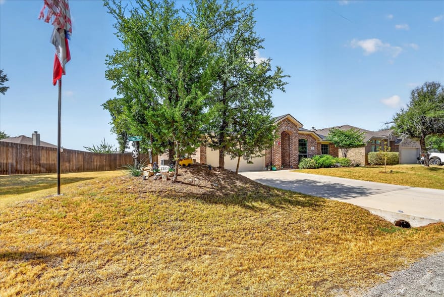 2807 River Ridge Court, Granbury, Texas