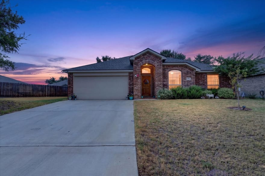 2807 River Ridge Court, Granbury, Texas