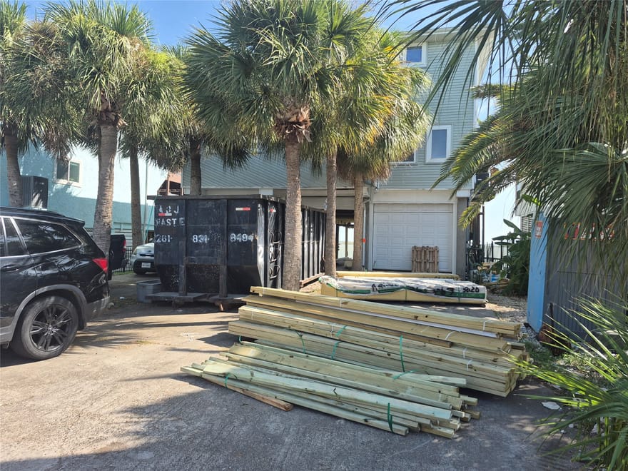 1823 Port O Call Street, Tiki Island, Texas