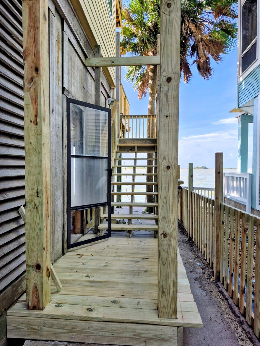 1823 Port O Call Street, Tiki Island, Texas