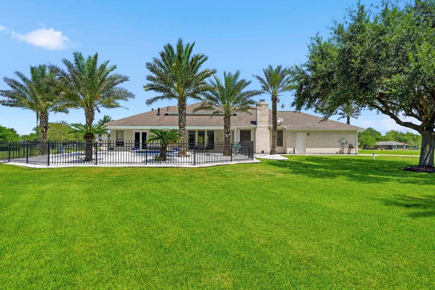 835 Hall Road, Alvin, Texas