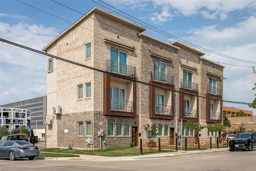 312 Feliks Gwozdz Place, Fort Worth, Texas