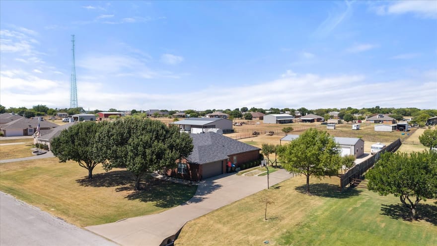 11005 Flores Trail, Crowley, Texas
