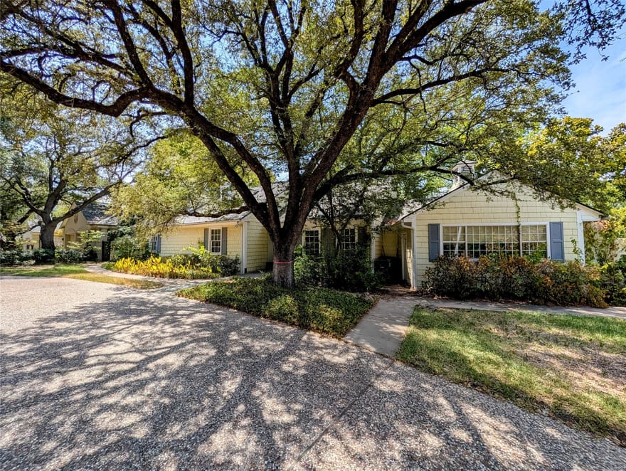 215 N Rivercrest Drive, Fort Worth, Texas