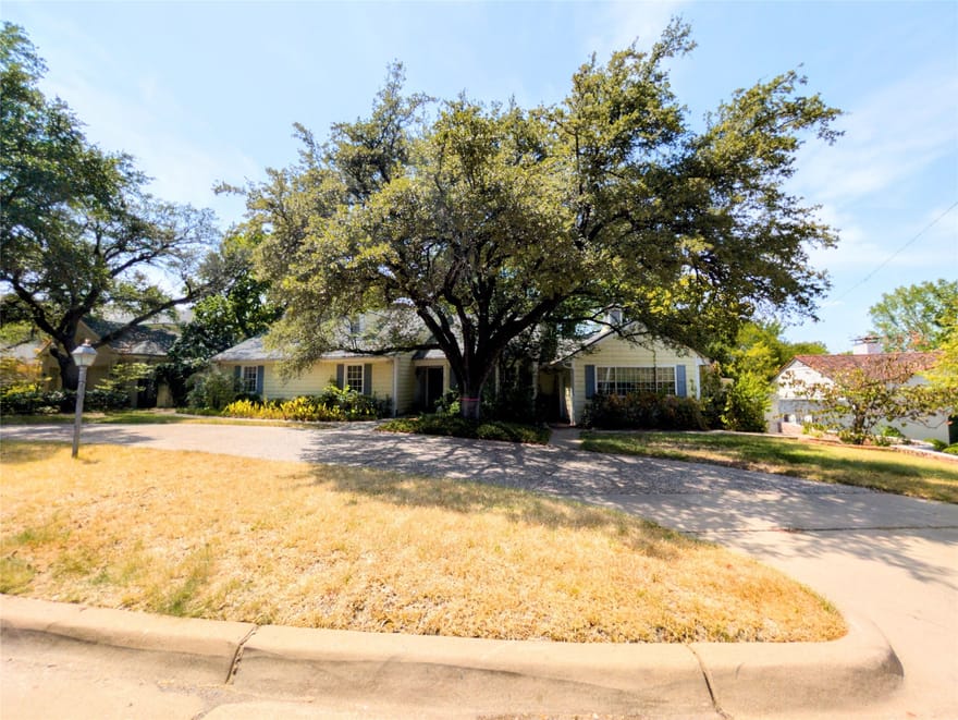 215 N Rivercrest Drive, Fort Worth, Texas