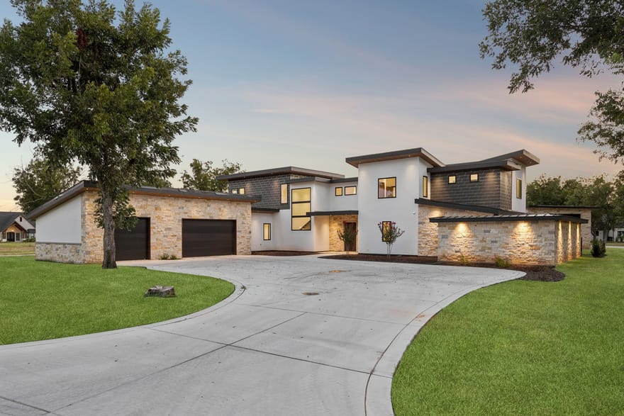 9003 King Air Drive, Granbury, Texas