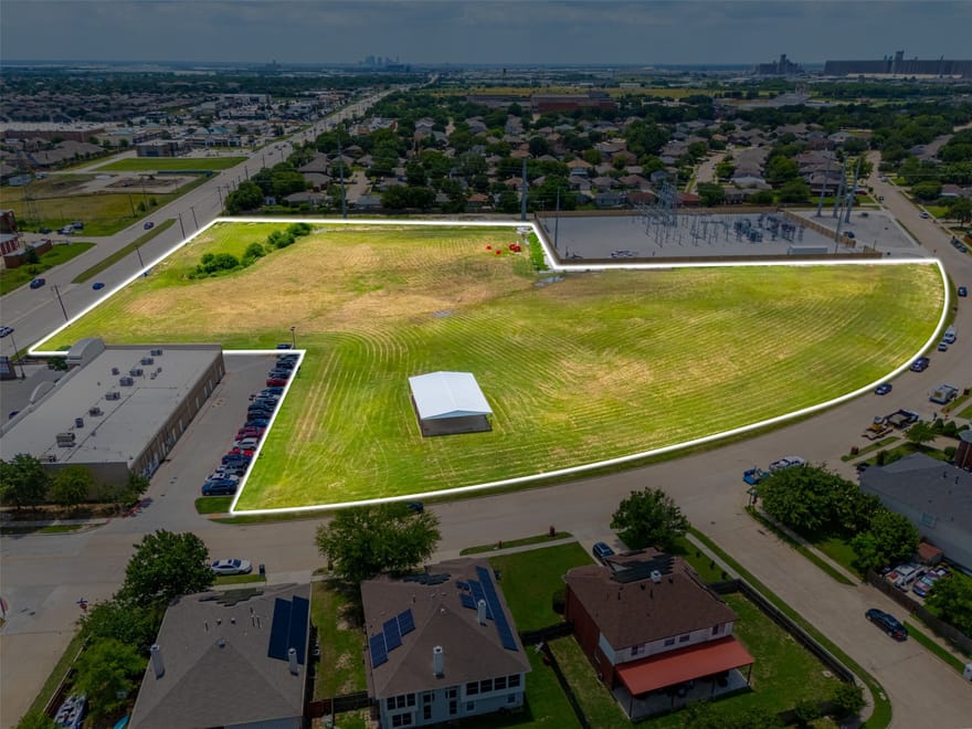 1051 Grand Central Parkway, Saginaw, Texas