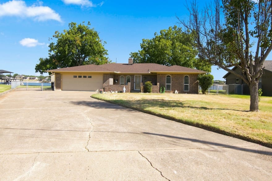 504 Panama Court, Granbury, Texas