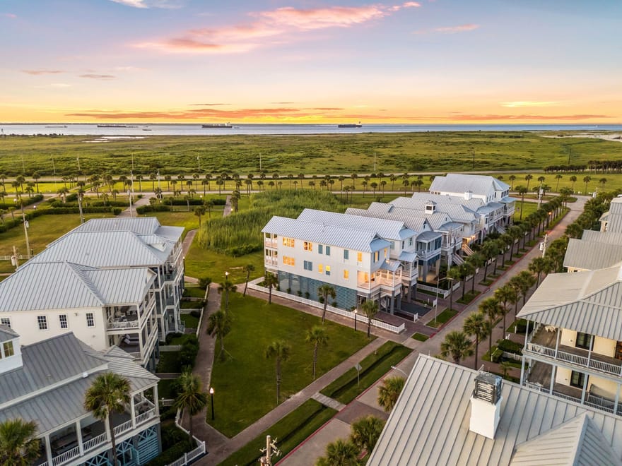 2602 E Seaside Drive, Galveston, Texas