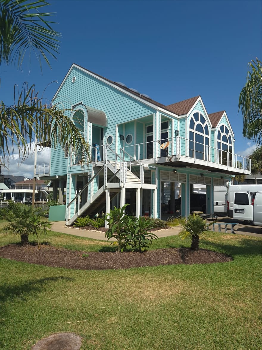 129 Quayside Drive, Tiki Island, Texas
