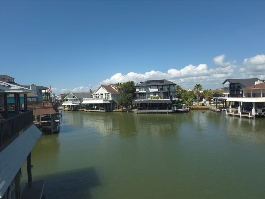 129 Quayside Drive, Tiki Island, Texas