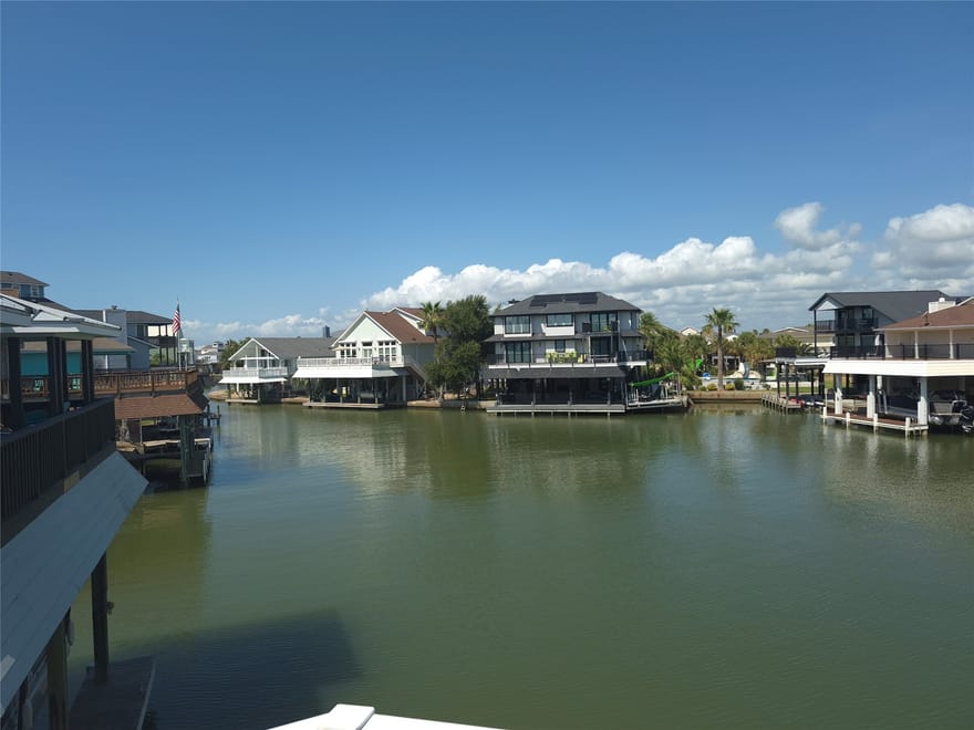 129 Quayside Drive, Tiki Island, Texas