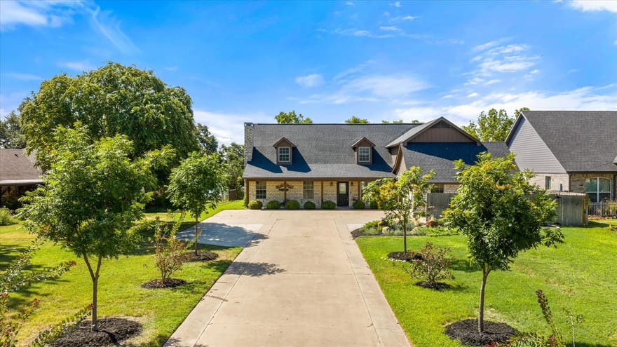 109 Casas Del Sur Street, Granbury, Texas