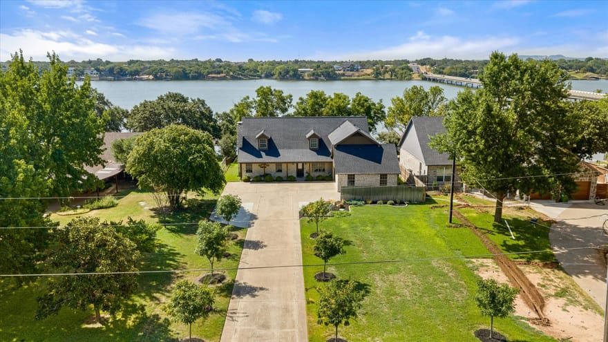 109 Casas Del Sur Street, Granbury, Texas