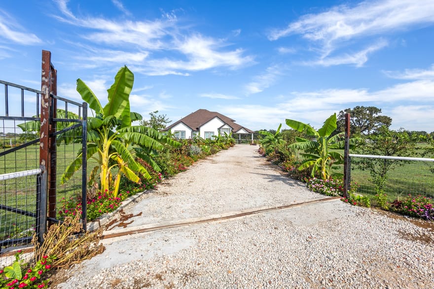 233 Private Road, Wills Point, Texas